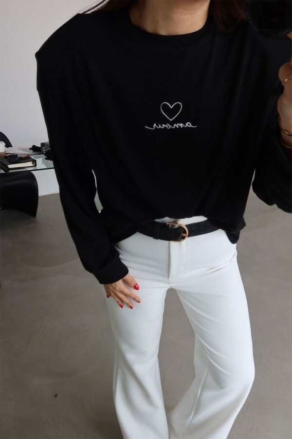 Omuzu Vatkalı Amour Yazı Nakışlı Bluz