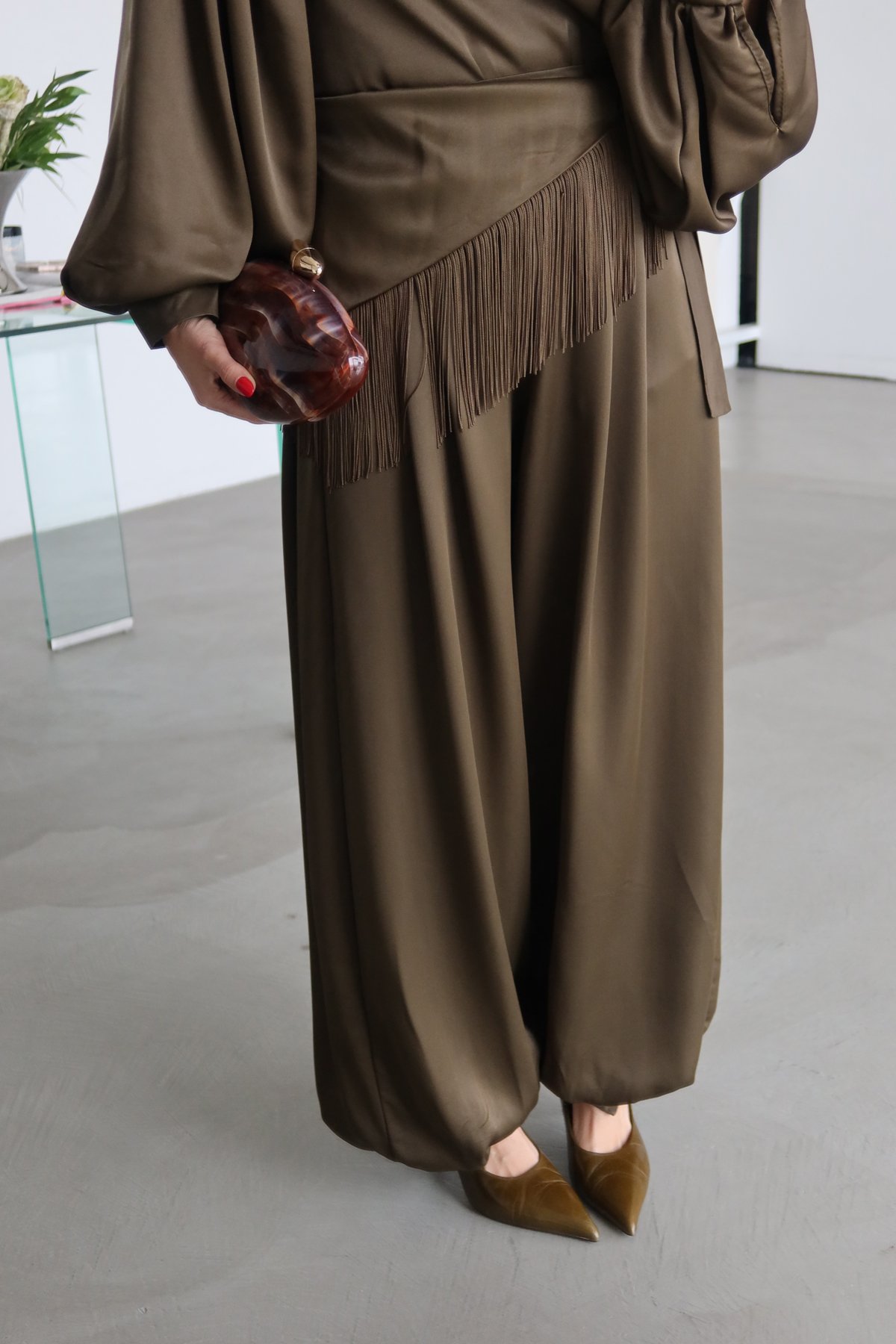 Balon Kol Boyundan Bağlamalı Saten Bluz Pantolon Takım