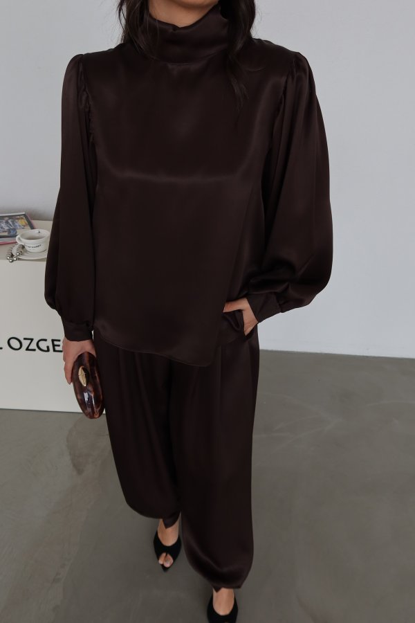 Balon Kol Boyundan Bağlamalı Saten Bluz Pantolon Takım