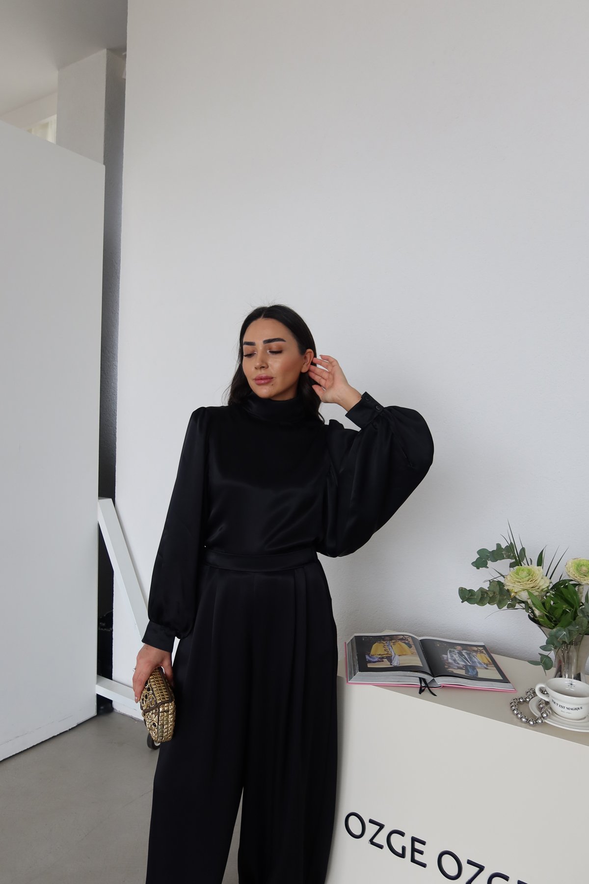 Balon Kol Boyundan Bağlamalı Saten Bluz Pantolon Takım