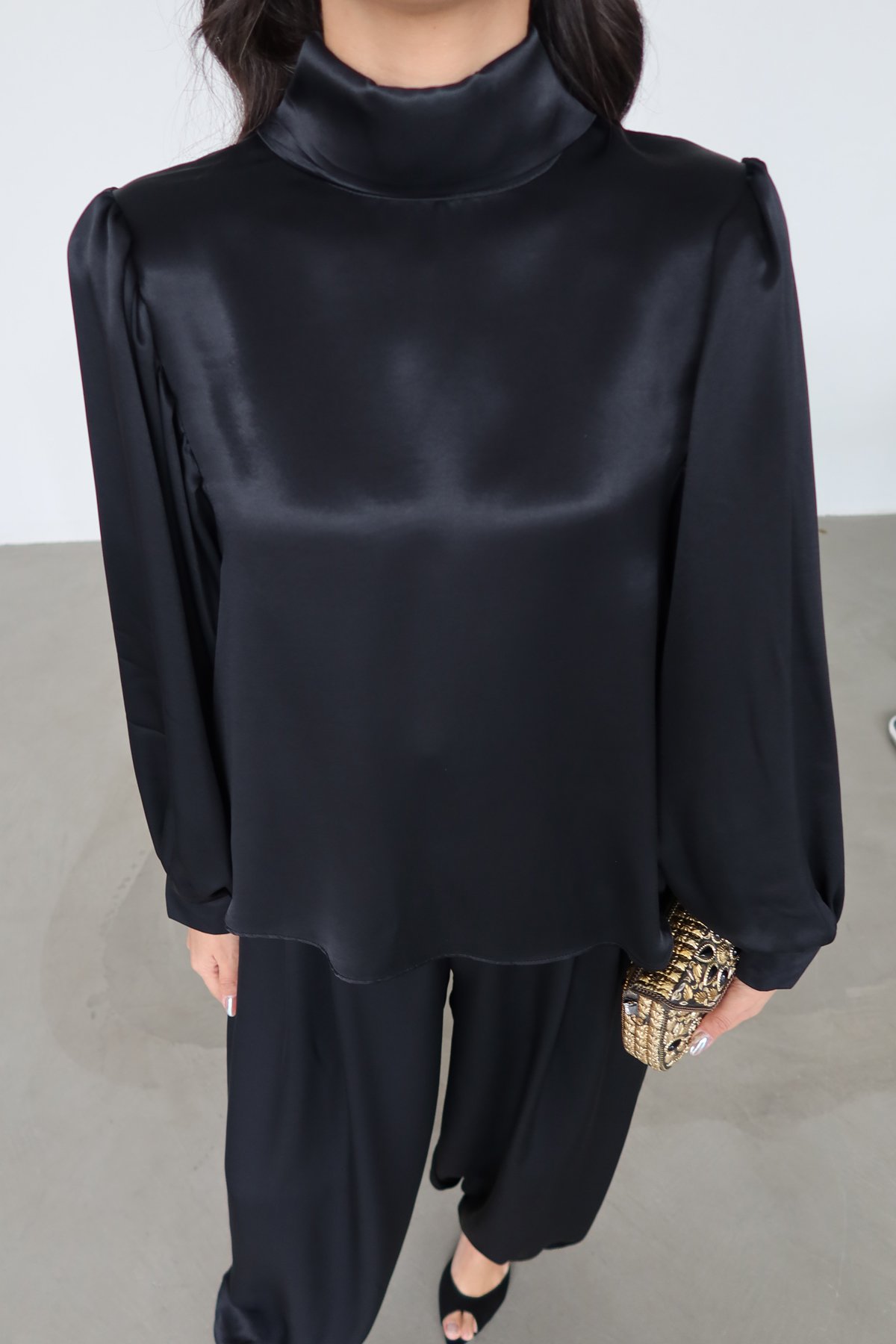 Balon Kol Boyundan Bağlamalı Saten Bluz Pantolon Takım