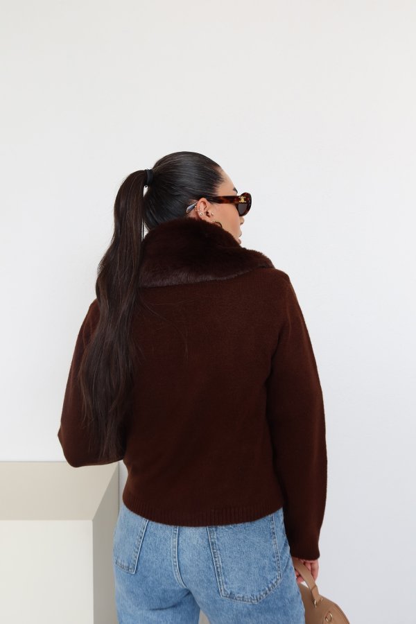 Yakası Kürklü Düğmeli Triko Hırka