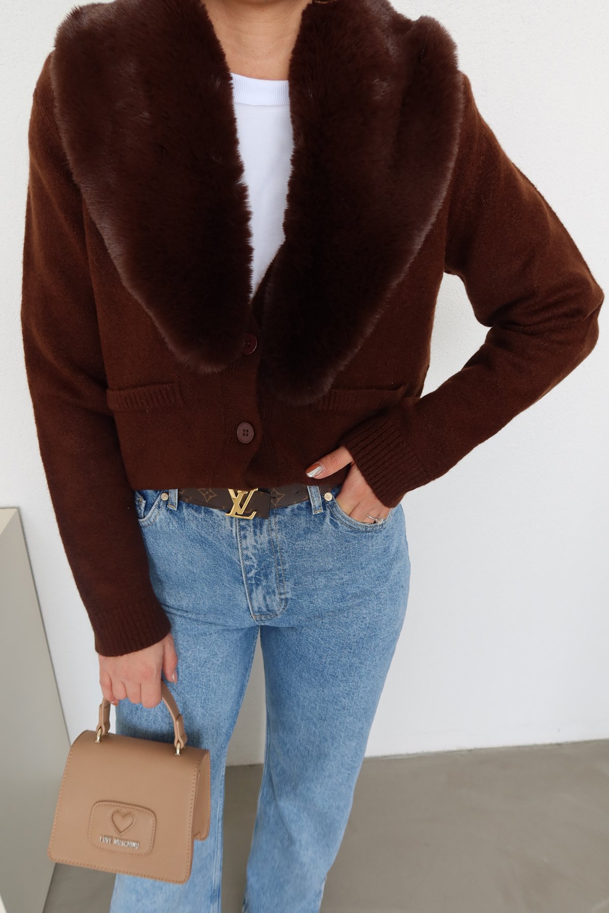 Yakası Kürklü Düğmeli Triko Hırka