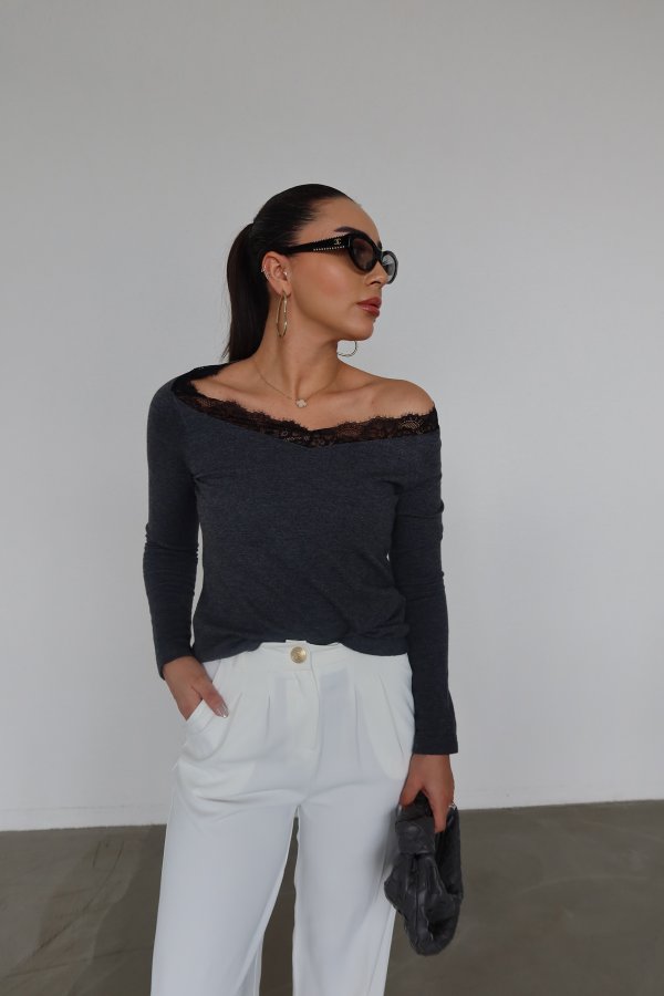 Yakası Dantelli Triko Bluz