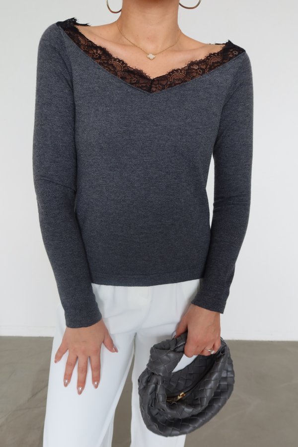 Yakası Dantelli Triko Bluz