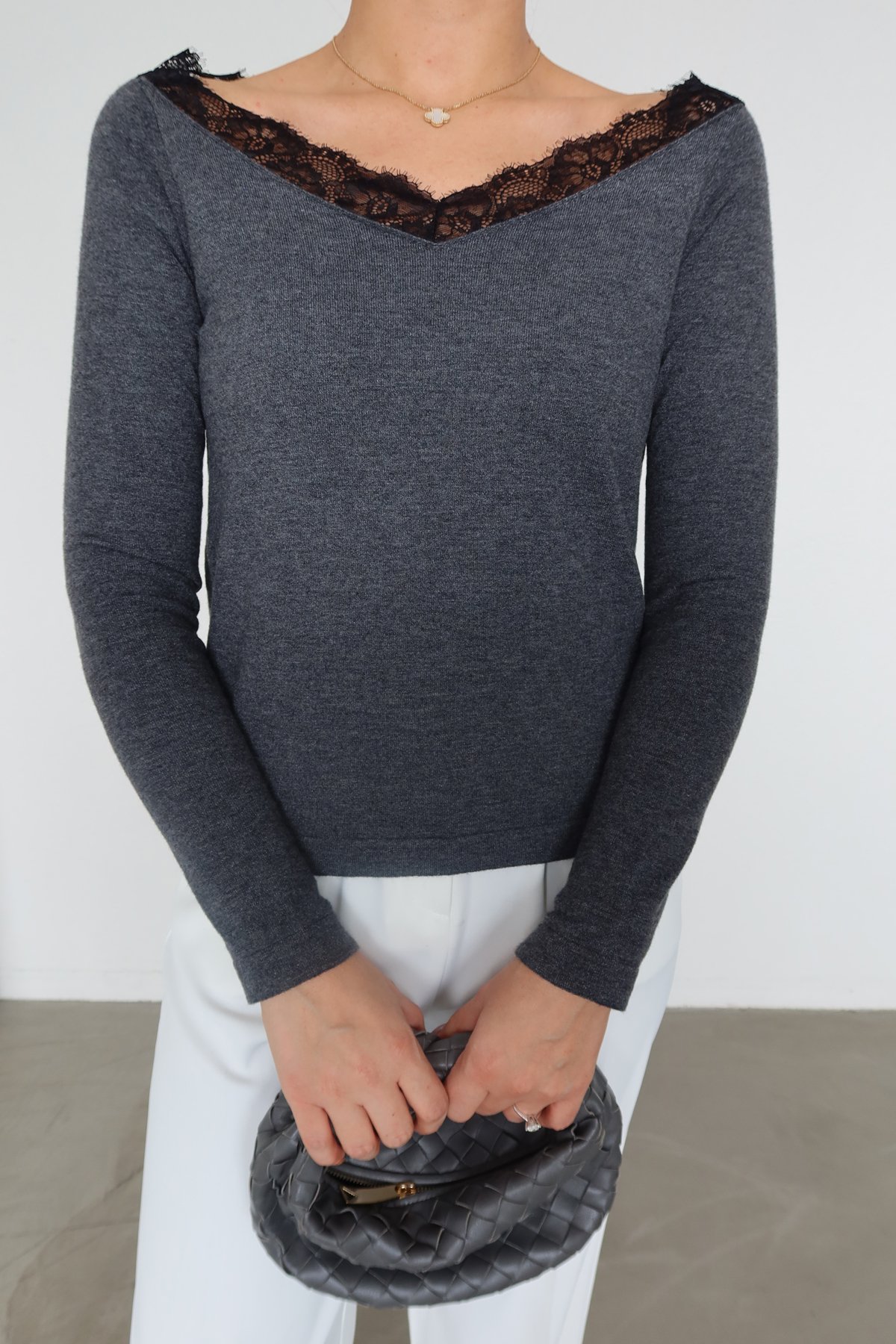 Yakası Dantelli Triko Bluz