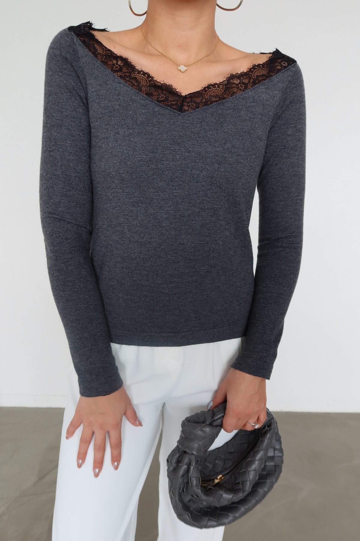Yakası Dantelli Triko Bluz