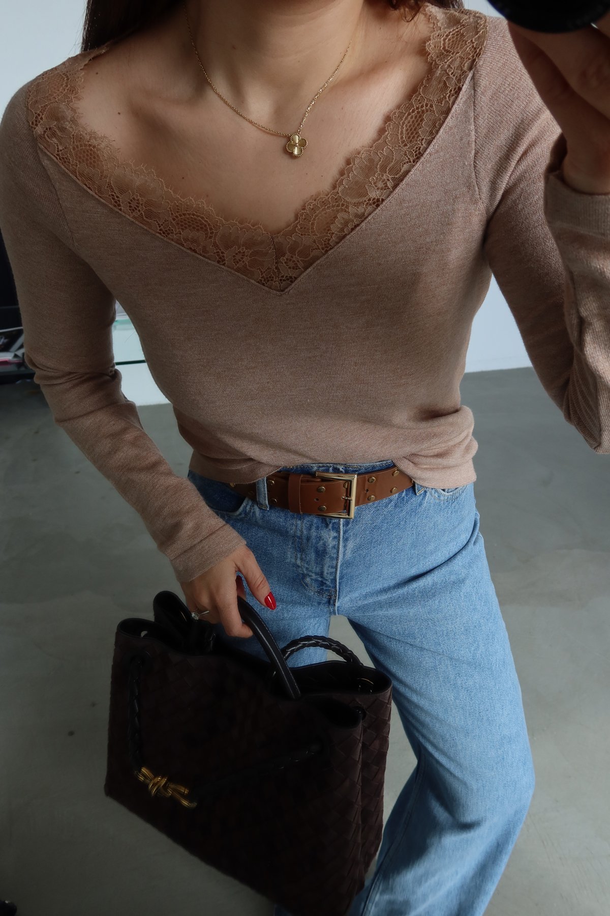 Yakası Dantelli Triko Bluz