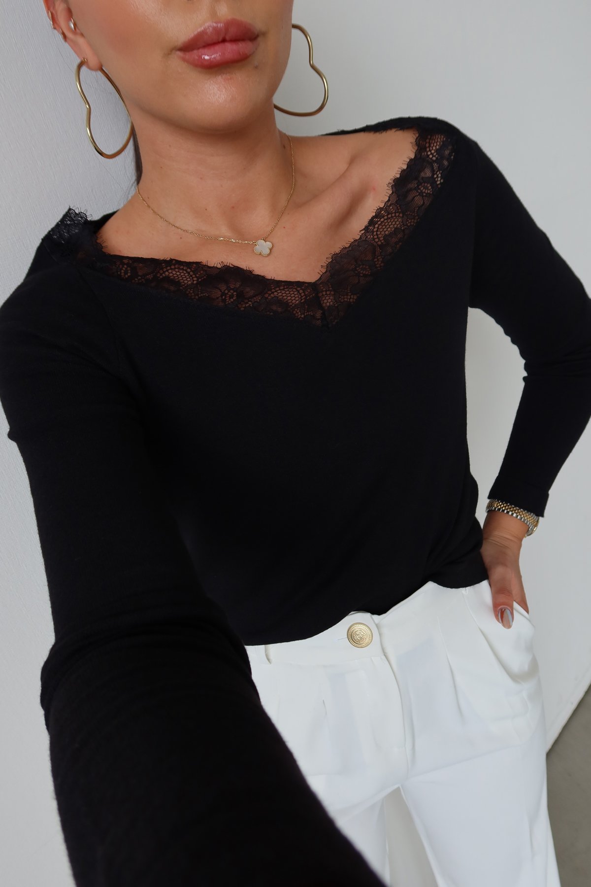 Yakası Dantelli Triko Bluz