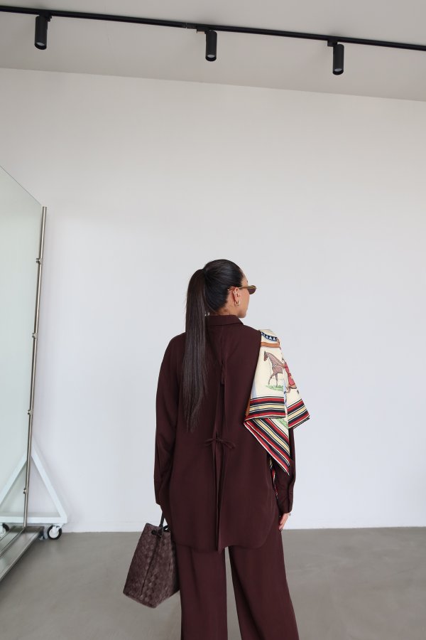 Yumuşak Dokulu Sırtı Bağlamalı Gömlek Pantolon Takım