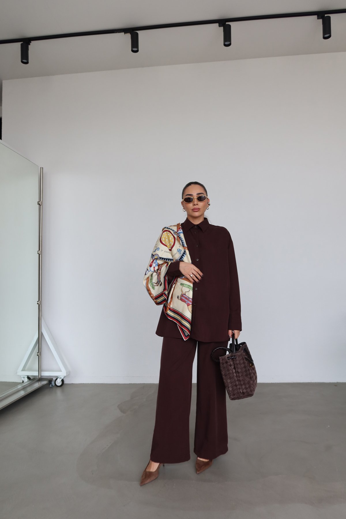 Yumuşak Dokulu Sırtı Bağlamalı Gömlek Pantolon Takım