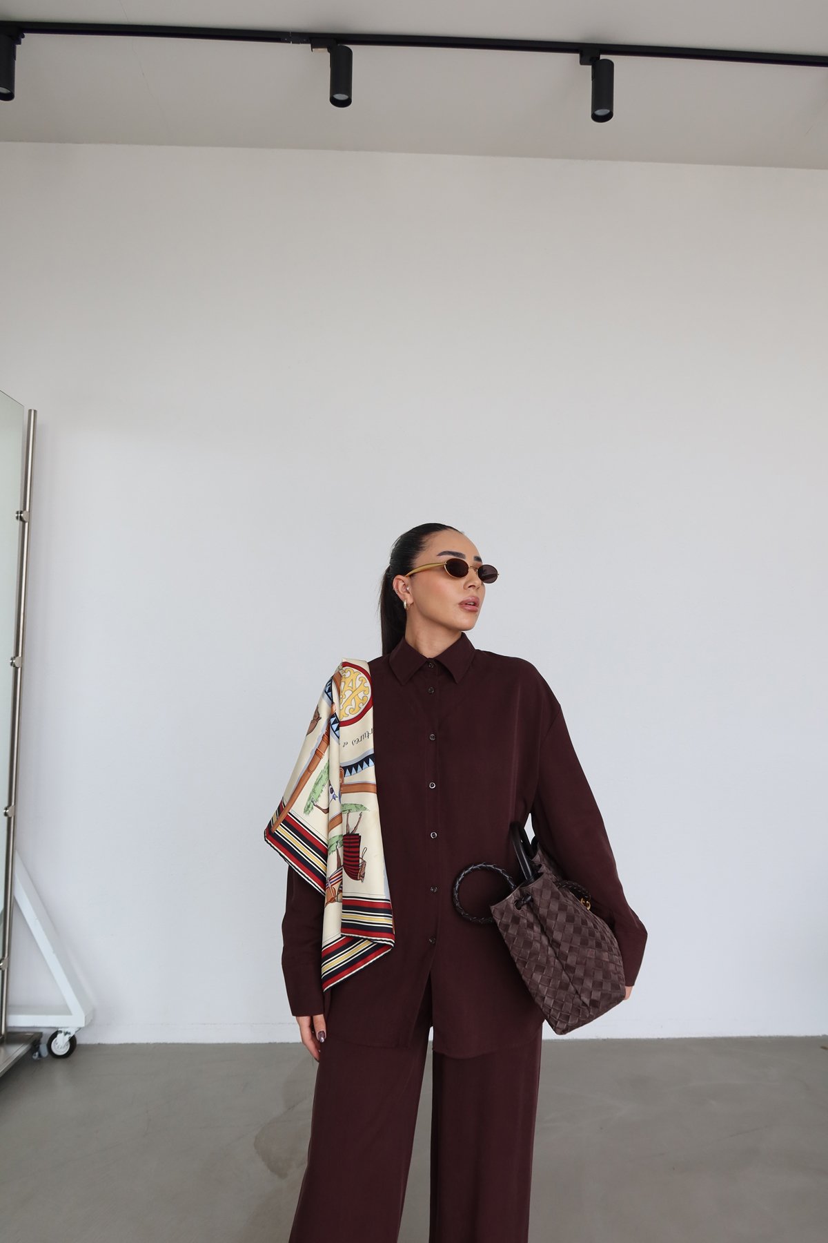 Yumuşak Dokulu Sırtı Bağlamalı Gömlek Pantolon Takım