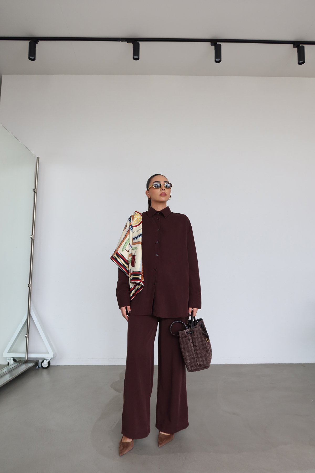 Yumuşak Dokulu Sırtı Bağlamalı Gömlek Pantolon Takım