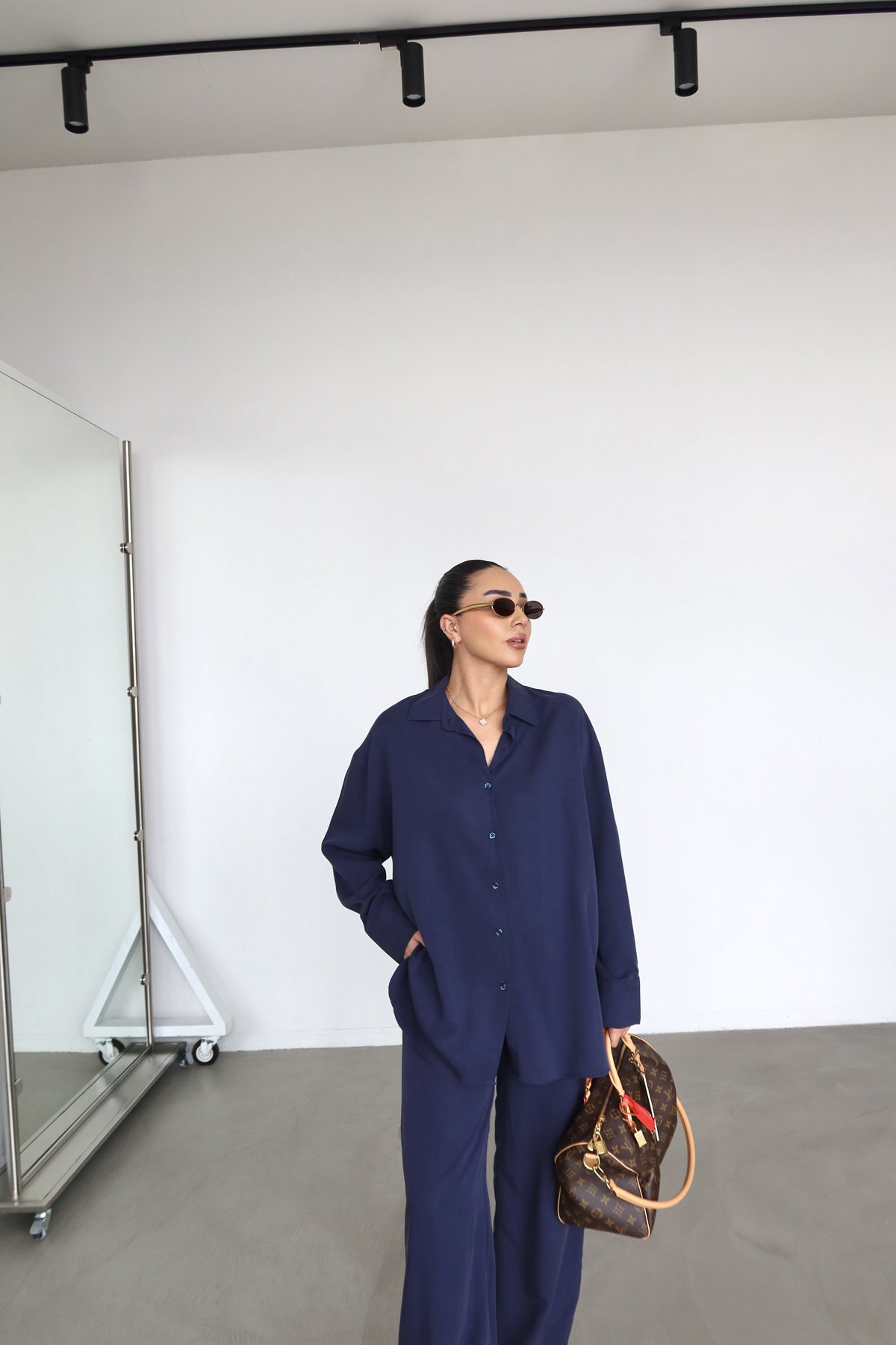 Yumuşak Dokulu Sırtı Bağlamalı Gömlek Pantolon Takım