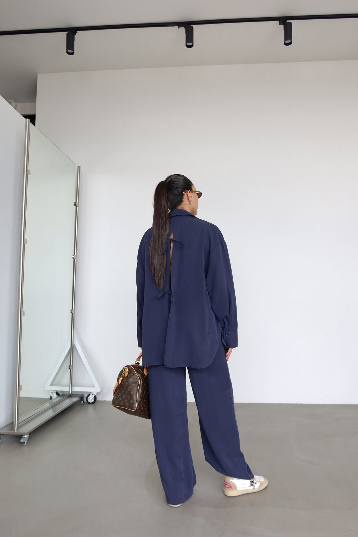 Yumuşak Dokulu Sırtı Bağlamalı Gömlek Pantolon Takım