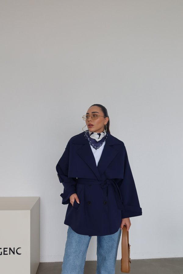 Kruvaze Yaka Parça Detaylı Trençkot