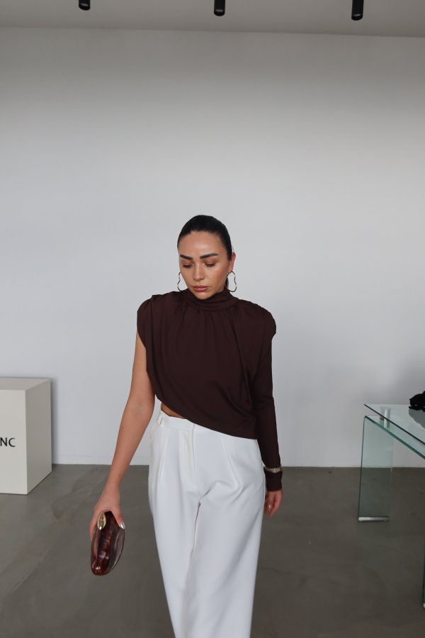 Vatkalı Asimetrik Kesim Tek Kol Bluz