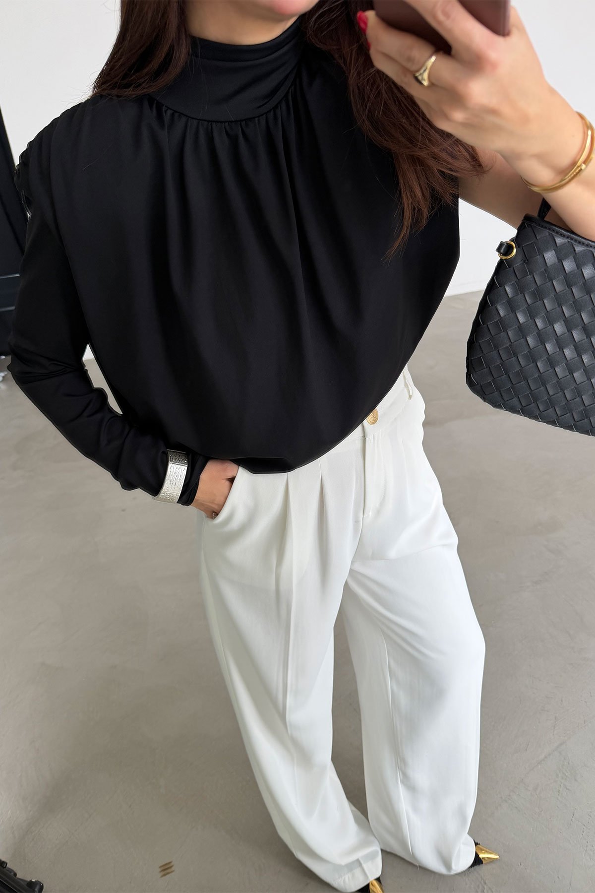 Vatkalı Asimetrik Kesim Tek Kol Bluz