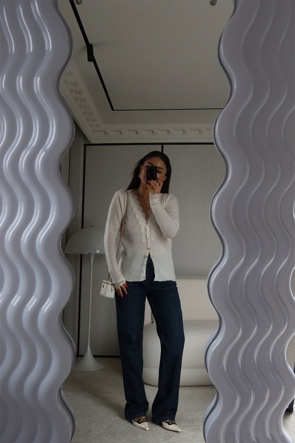 Kolları Ve Yakası Dantelli Hırka