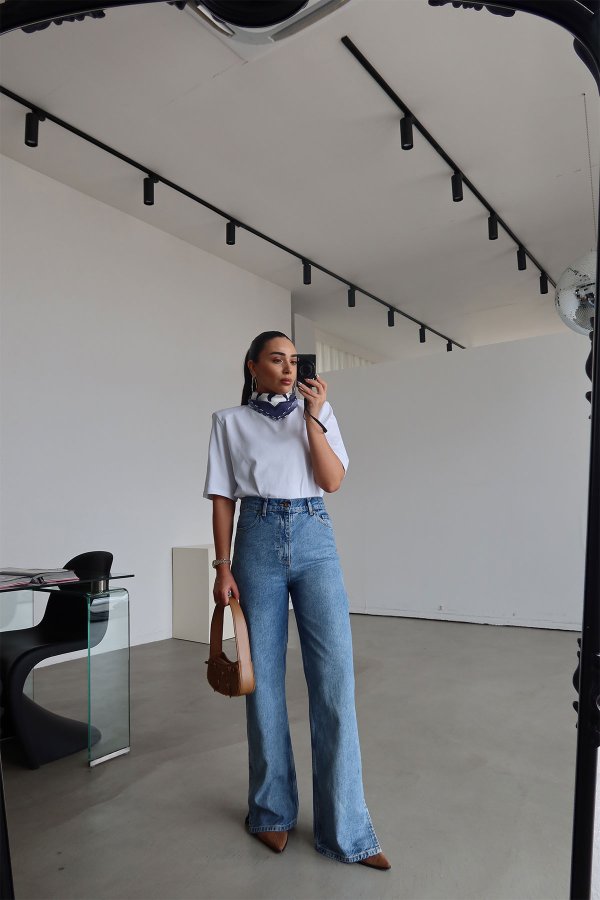 Taşlamalı Paçası Yırtmaçlı Straight Fit Jean