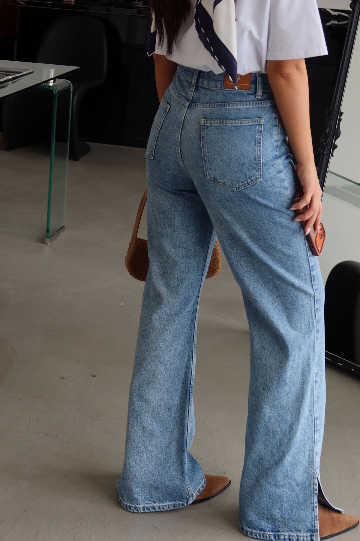 Taşlamalı Paçası Yırtmaçlı Straight Fit Jean