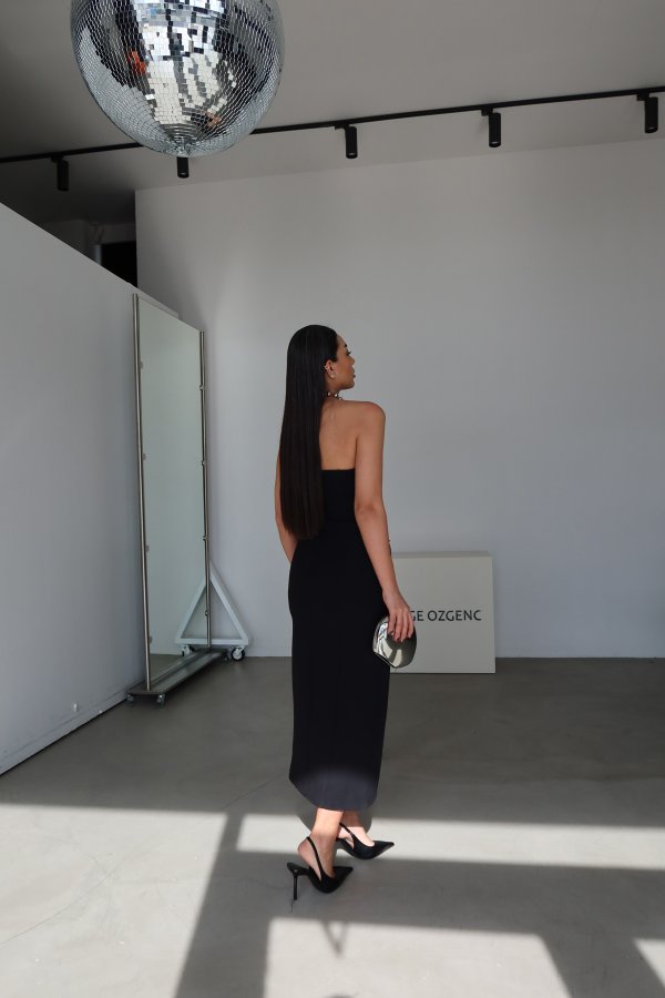 Straplez Süs Düğmeli Yırtmaçlı Kalem Elbise