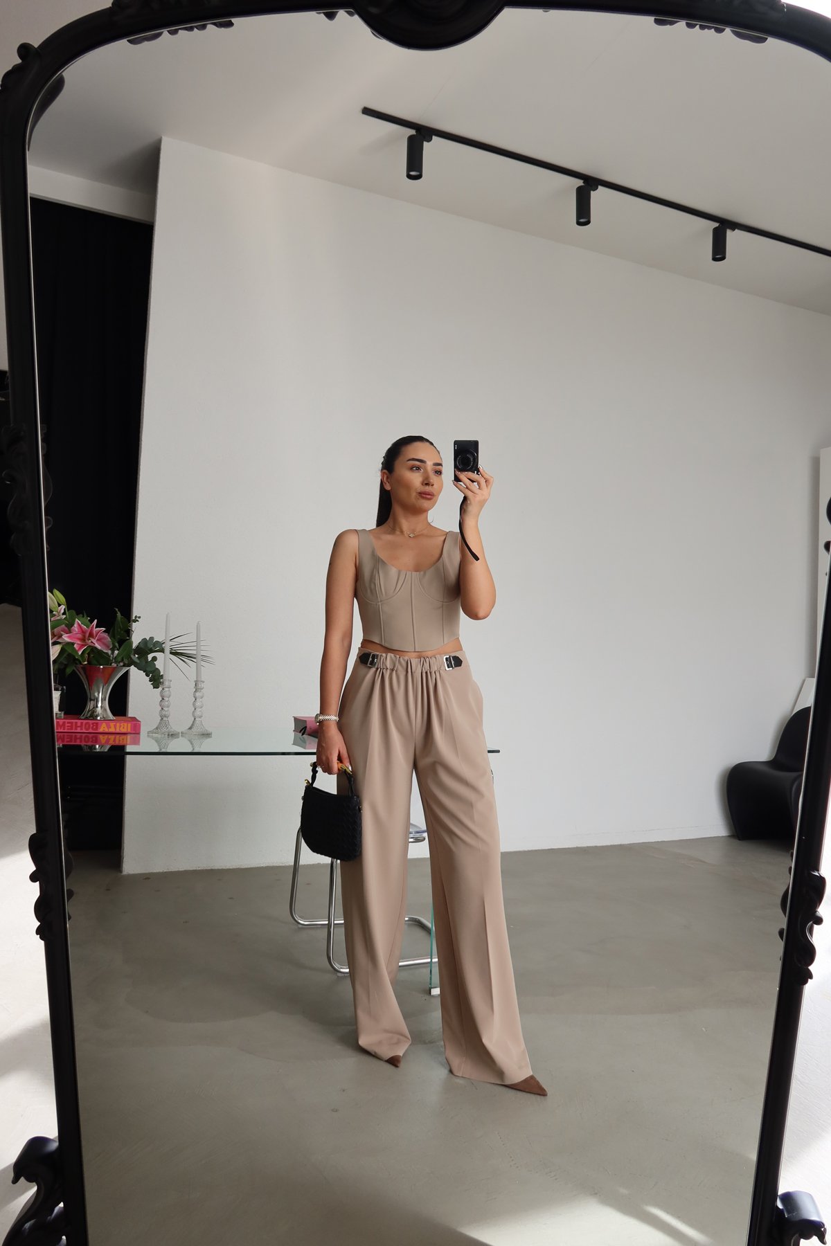 Beli Aksesuarlı Düze Kesim Pantolon