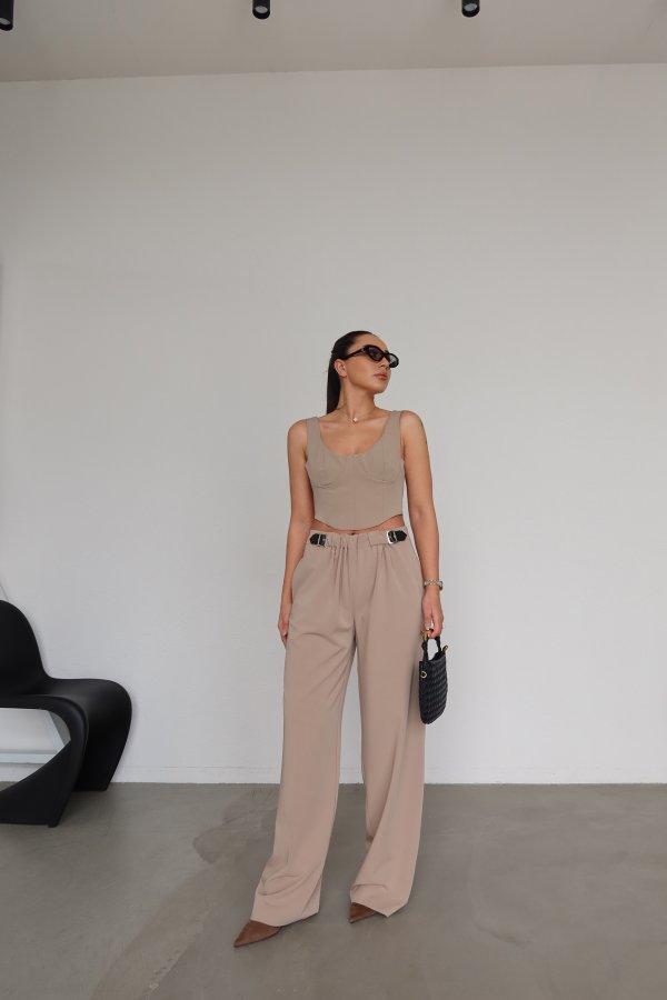 Beli Aksesuarlı Düze Kesim Pantolon