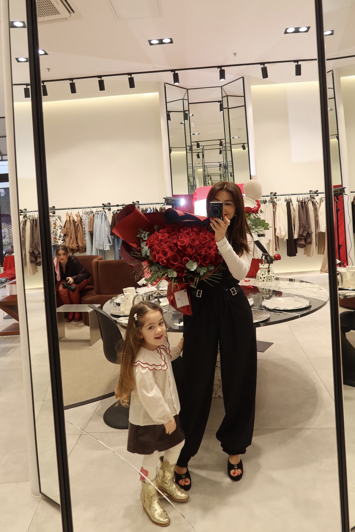 Beli Aksesuarlı Düze Kesim Pantolon