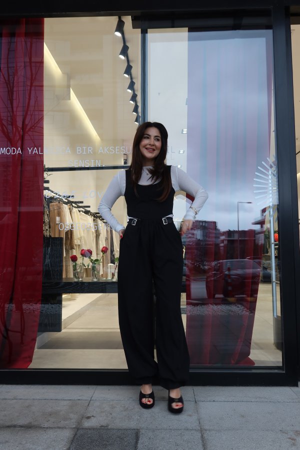 Beli Aksesuarlı Düze Kesim Pantolon