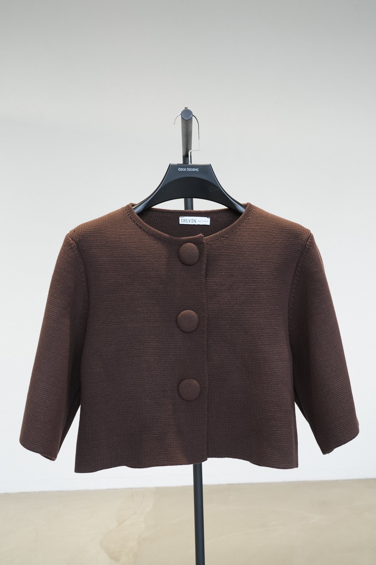 Kısa Kollu Büyük Düğmeli Çelik Hırka