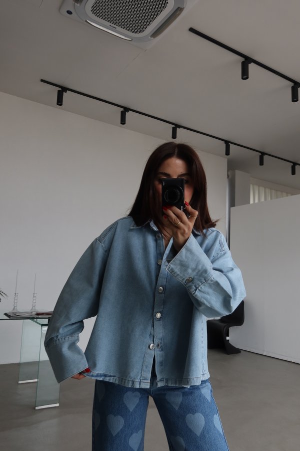 Sırtı Pileli Denim Gömlek