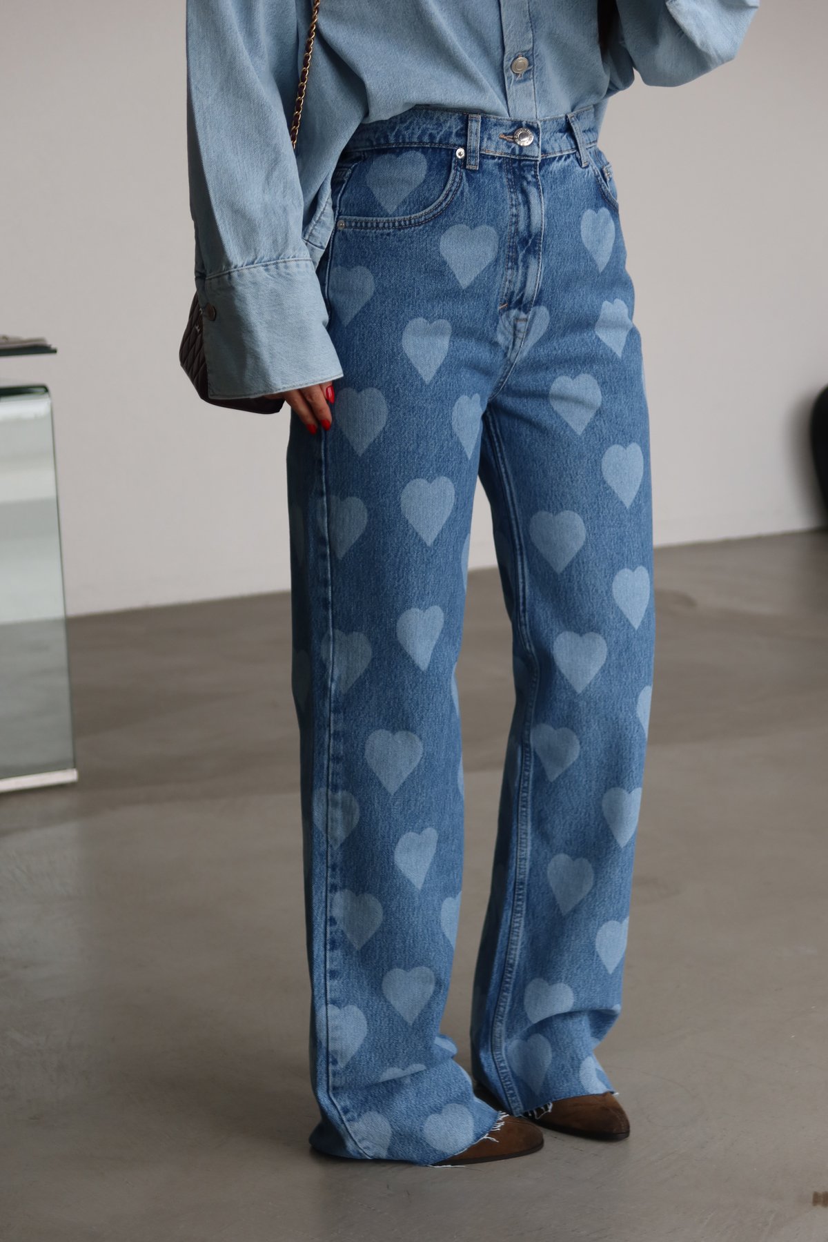 Kalp Baskılı Paçası Kesik Jean