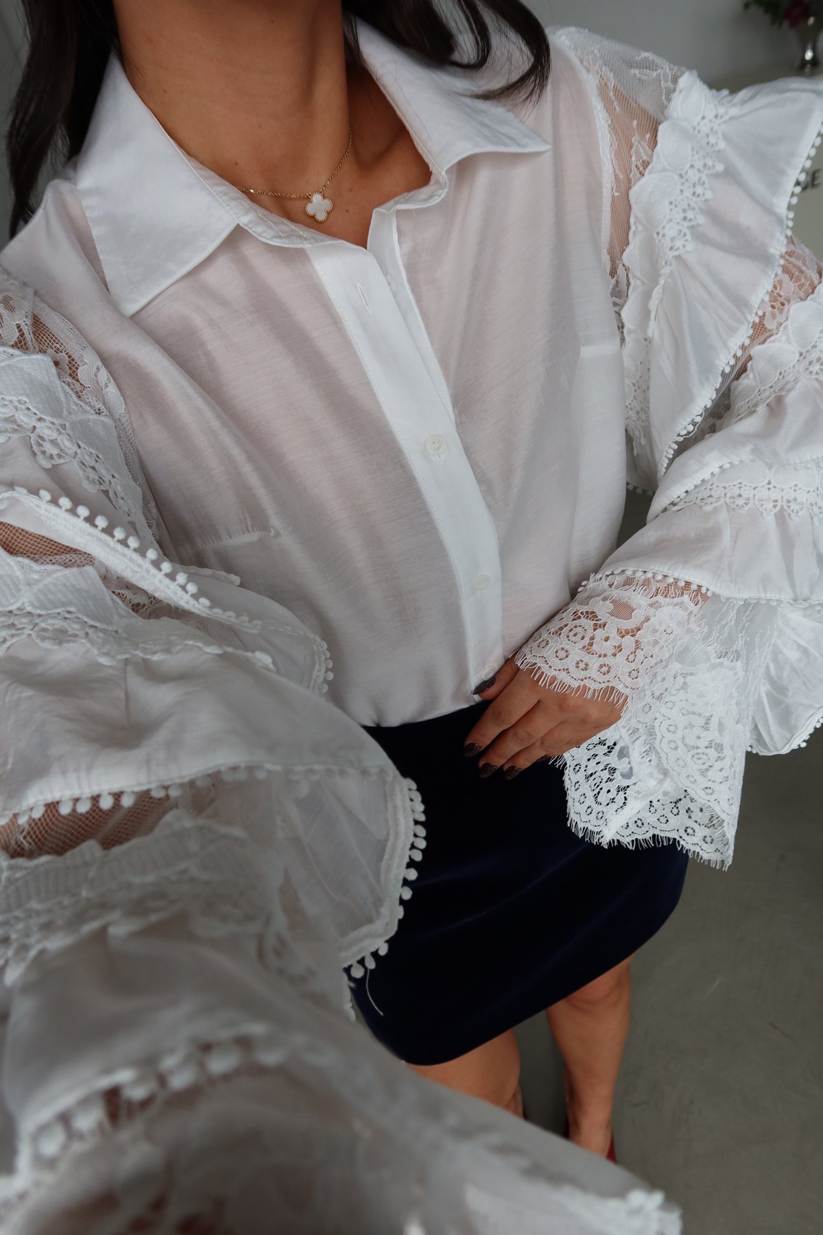 Güpür Detaylı Gömlek