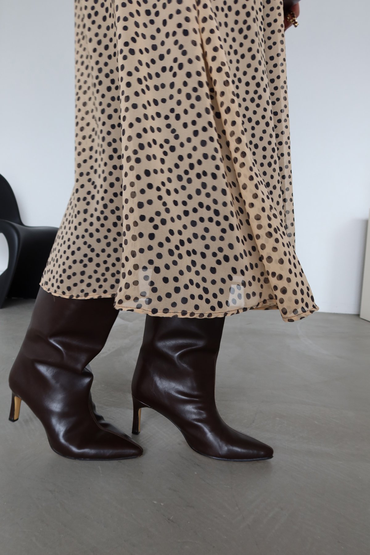 Fırfırlı Puantiyeli Kemerli Elbise