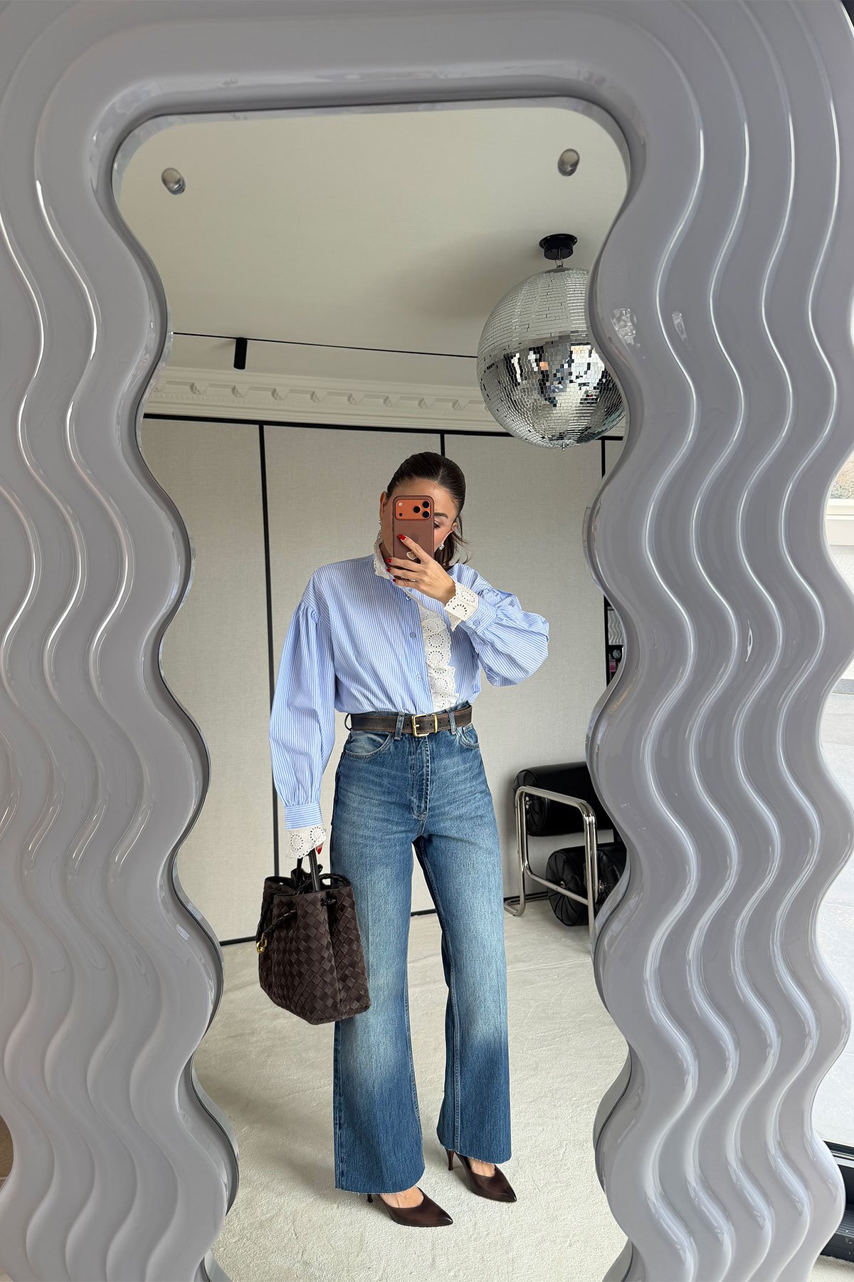 Paçası Lazer Kesikli Taşlamalı Jean