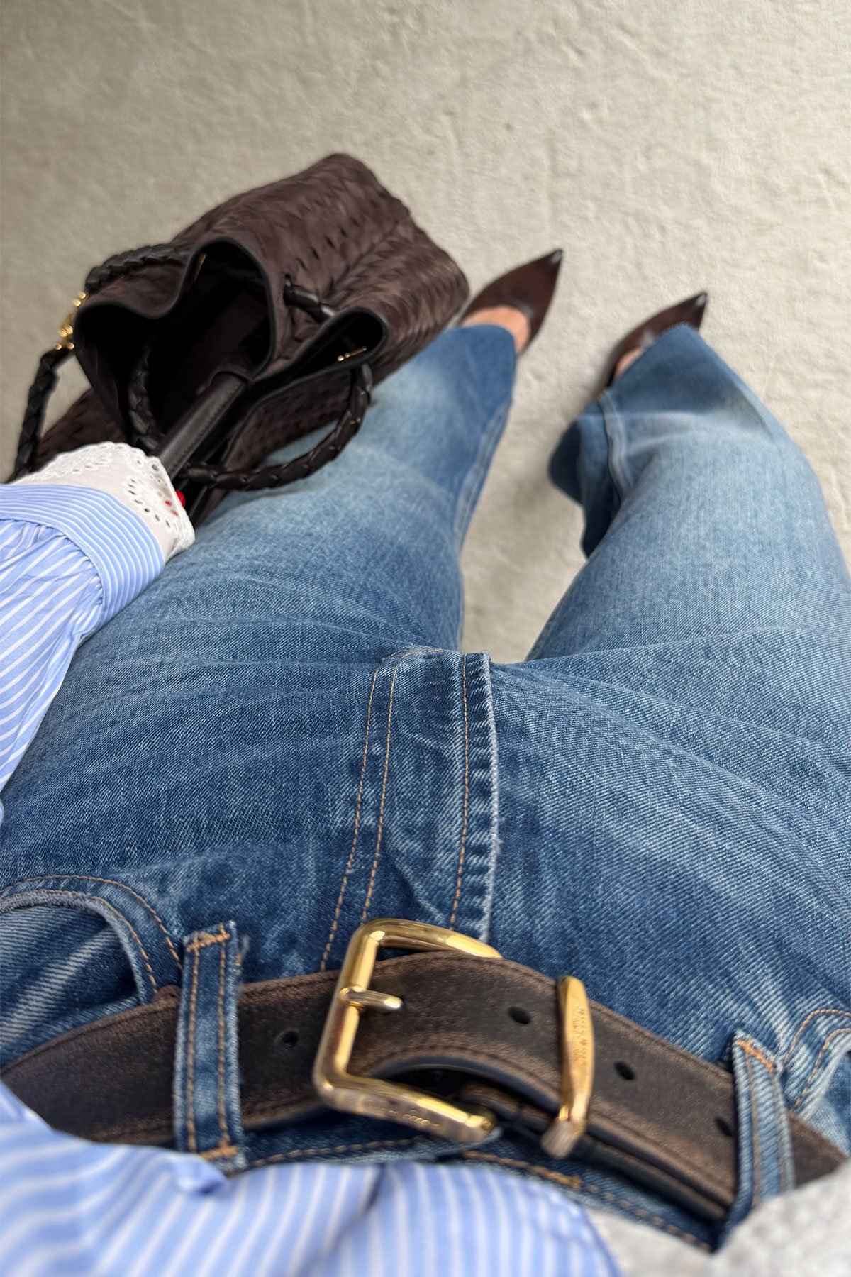 Paçası Lazer Kesikli Taşlamalı Jean