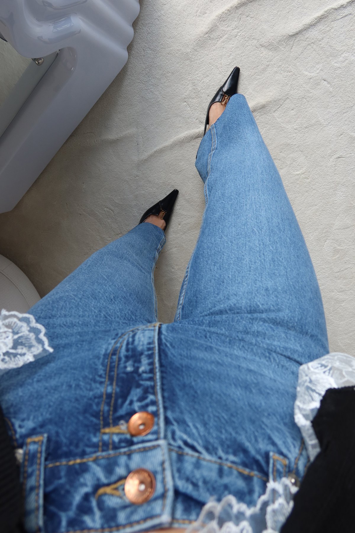 Gold Düğmeli Lazer Kesikli Jean