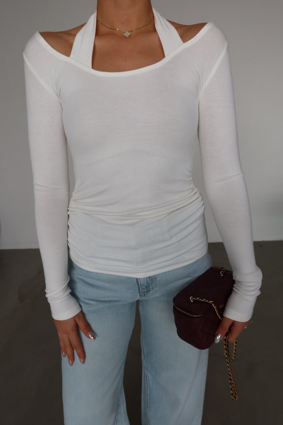 Boyundan Geçmeli Yarı Büzgülü Bluz