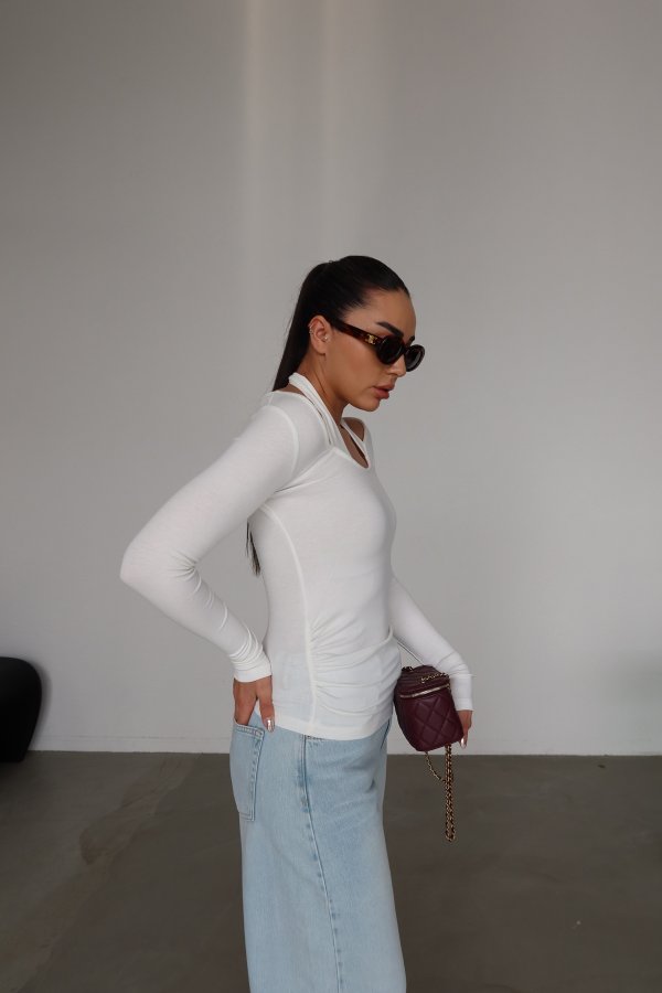 Boyundan Geçmeli Yarı Büzgülü Bluz