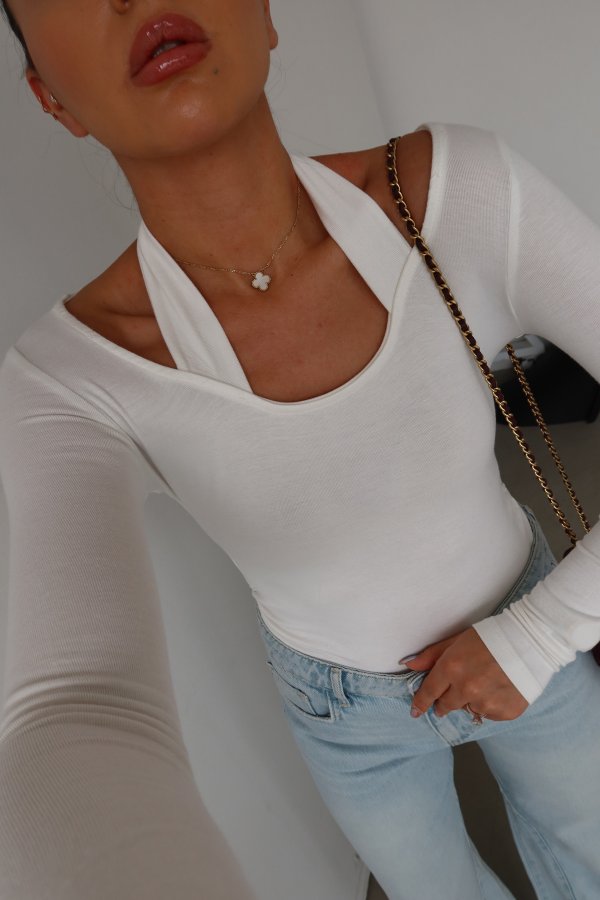 Boyundan Geçmeli Yarı Büzgülü Bluz