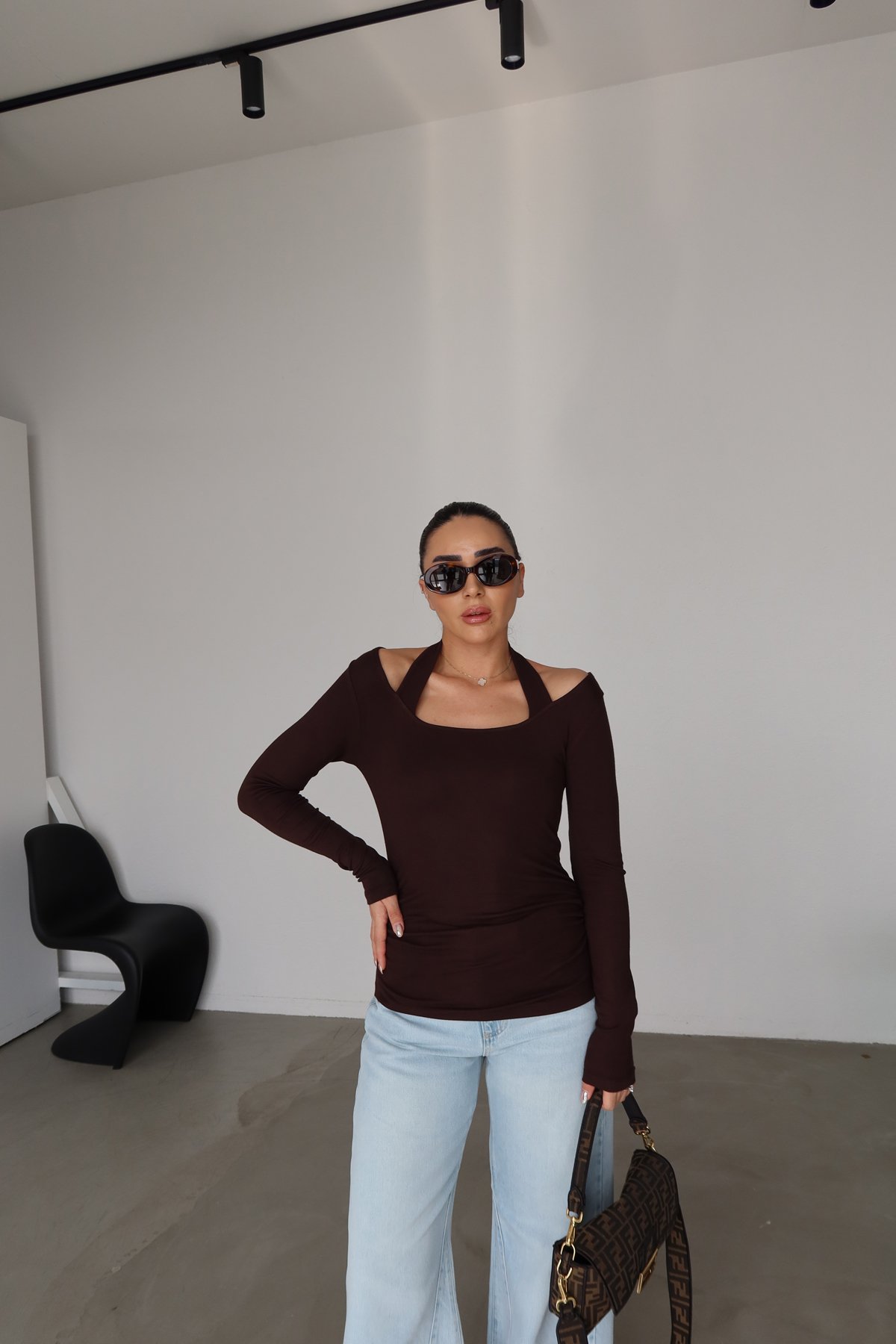 Boyundan Geçmeli Yarı Büzgülü Bluz