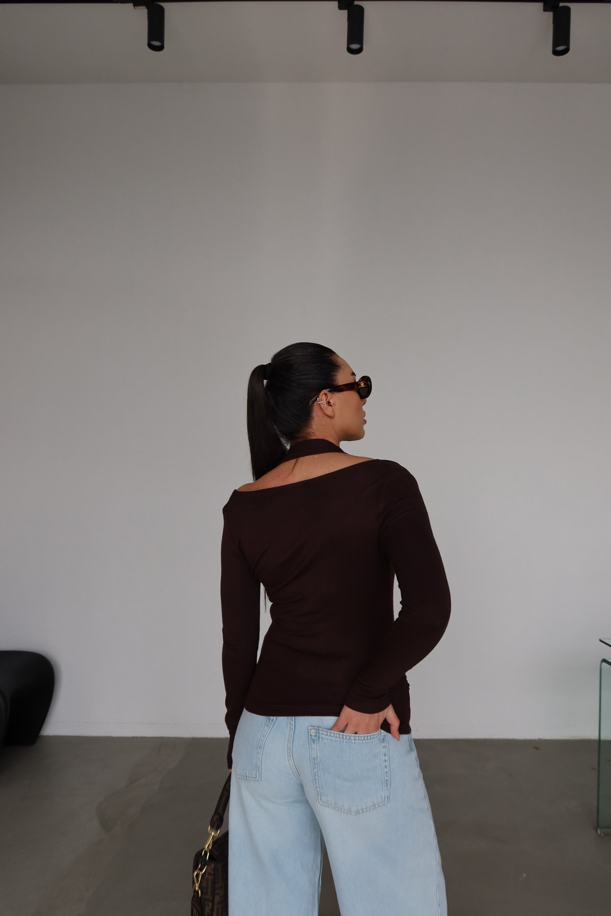 Boyundan Geçmeli Yarı Büzgülü Bluz