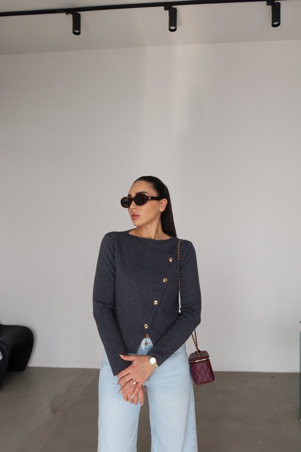 Asimetrik Kesim Gold Düğmeli Hırka