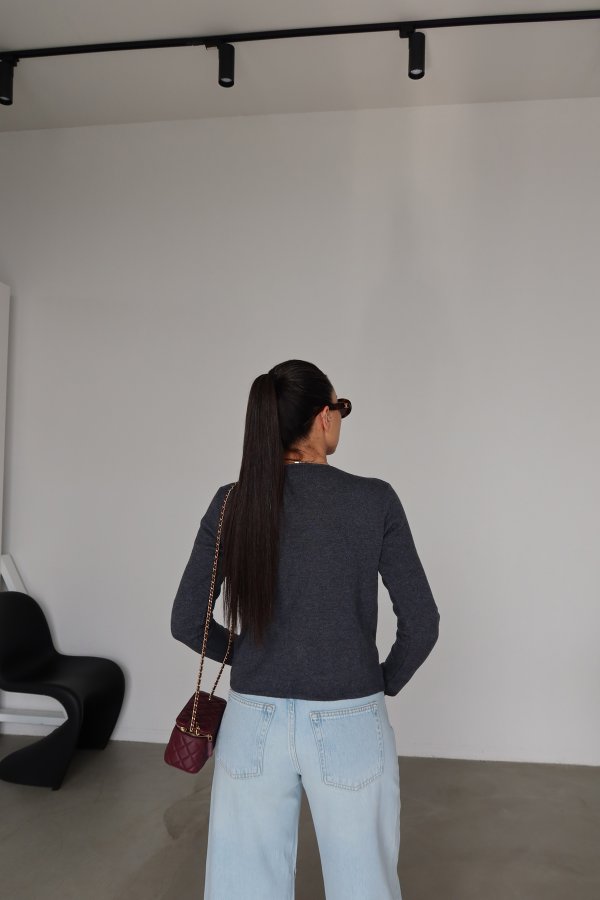 Asimetrik Kesim Gold Düğmeli Hırka