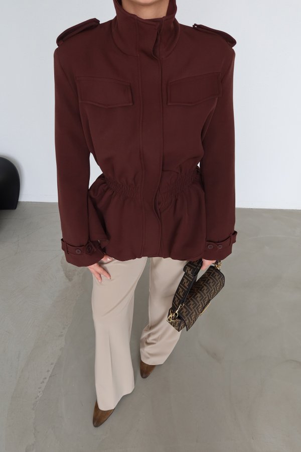 Belden Büzgülü Dik Yaka Ceket