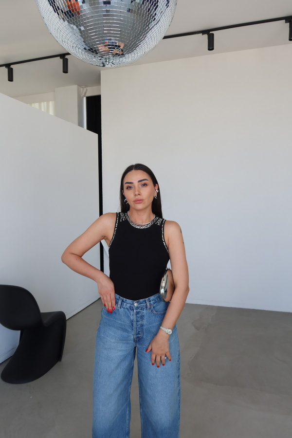 Yakası Ve Kol Kısmı Taşlı Kendinden Fitilli Bluz