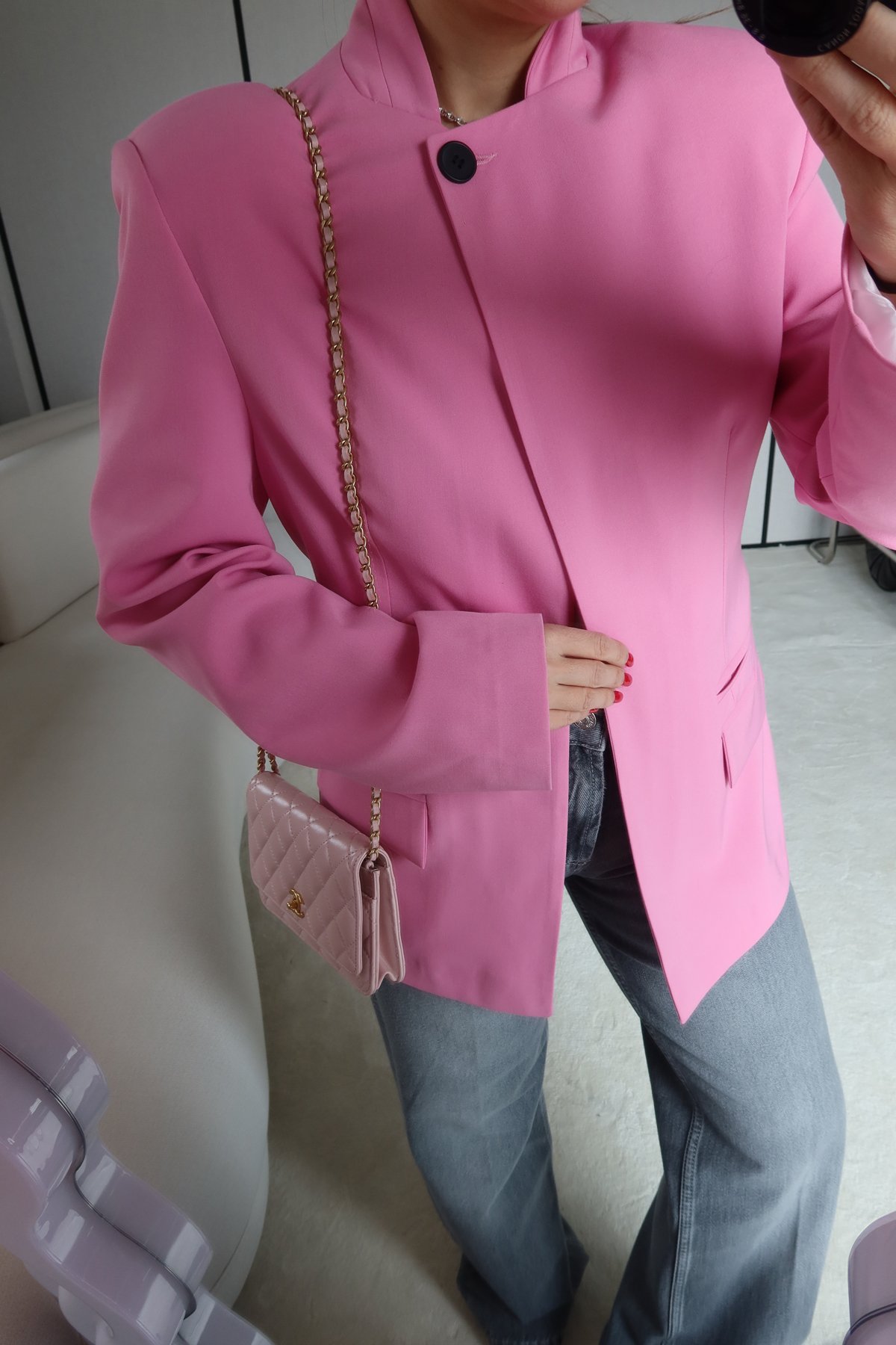 Omuzu Vatkalı Tek Düğmeli Ceket