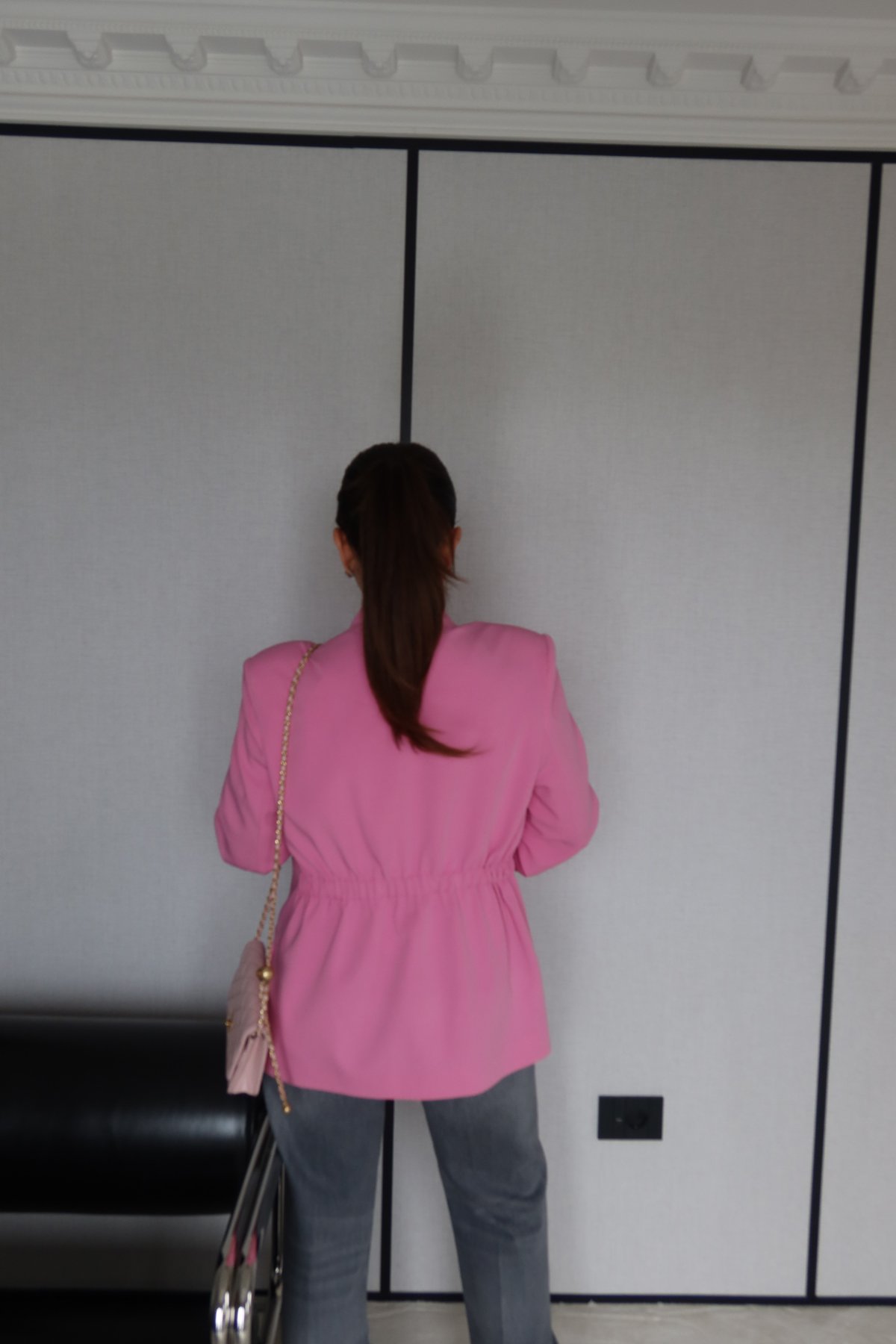 Omuzu Vatkalı Tek Düğmeli Ceket