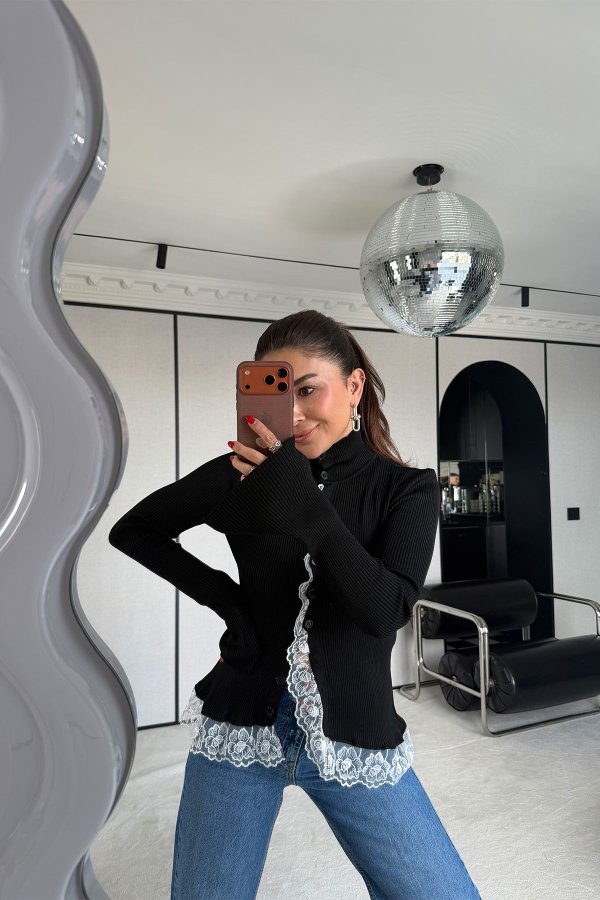 Dik Yaka Dantel Detaylı Tasarım Hırka